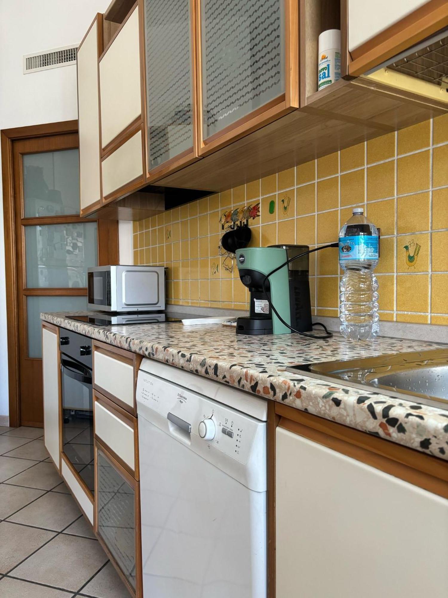 Bright Port View Apartment- Free Parking Кальяри Экстерьер фото